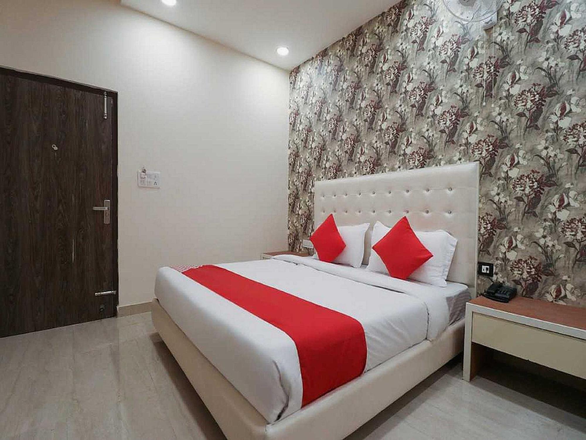 Hotel Anand Amritsar Exterior foto